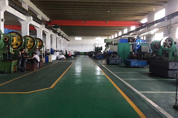 本廠擁有一支技術力量雄厚、工藝先進、檢測設備齊全的隊伍。我們的產品已經通過了CECP的電力設備測試實驗室的測試-電力工業-電力行業設備質量測試中心和西安高壓研究所。產品質量可靠，性能優良，深受國內外市場好評。此外，我們已通過ISO 9001體系認證，產品達到歐美一些工業發達國家的水平。